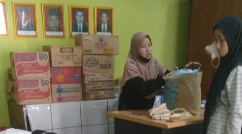 Partai NasDem DPC Cimanggis Serahkan Bantuan Korban Gempa Cianjur